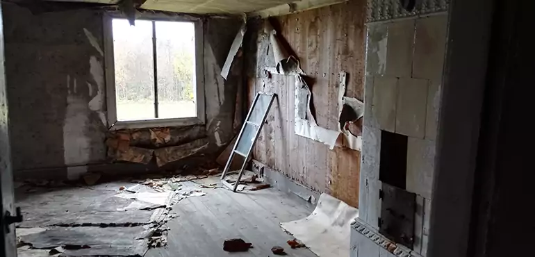 Why Selling a Distressed House Through Traditional Methods Fails in Fort Worth